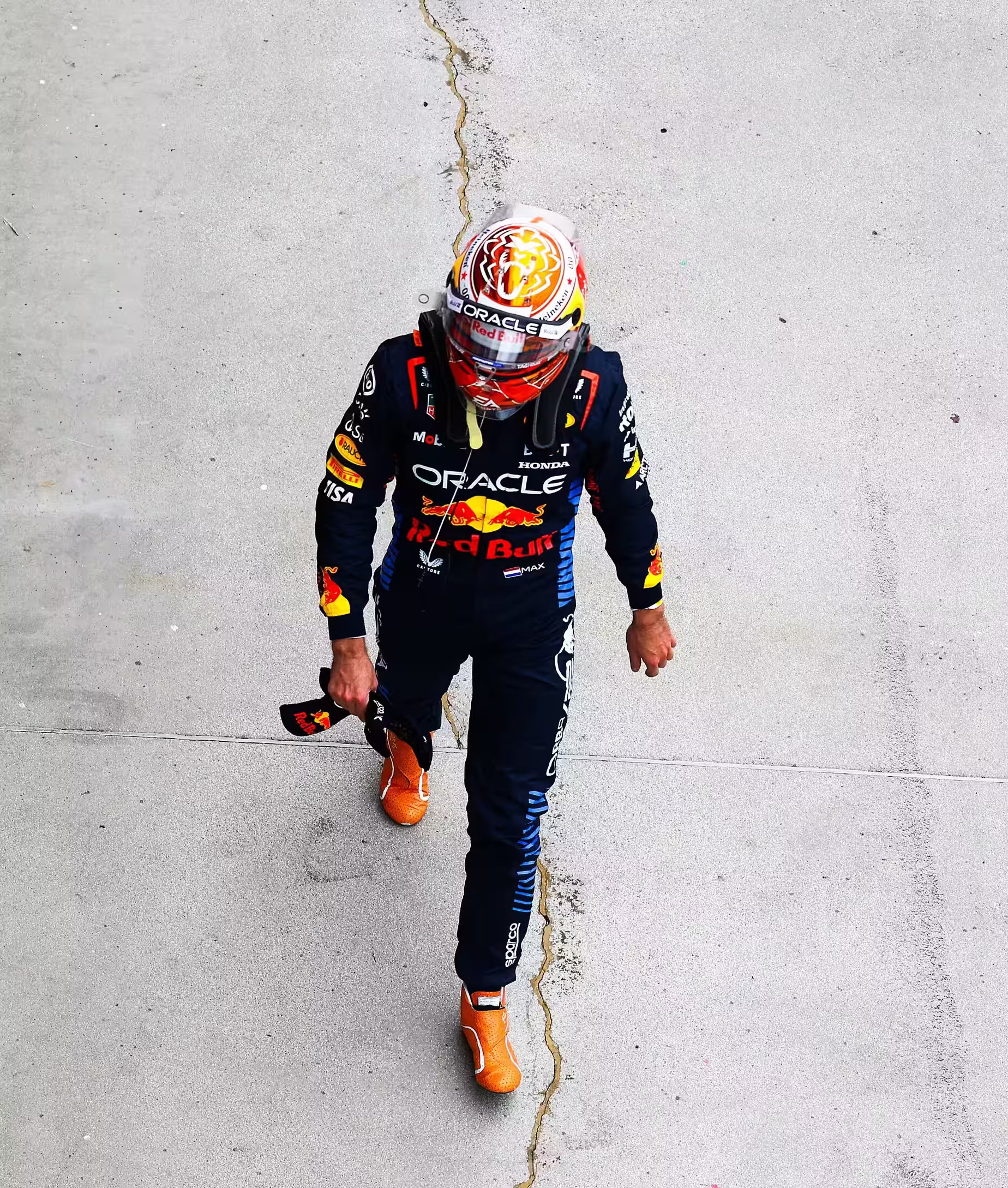 2025_Red_Bull_Race_Suit_gloves_Shoes.avif